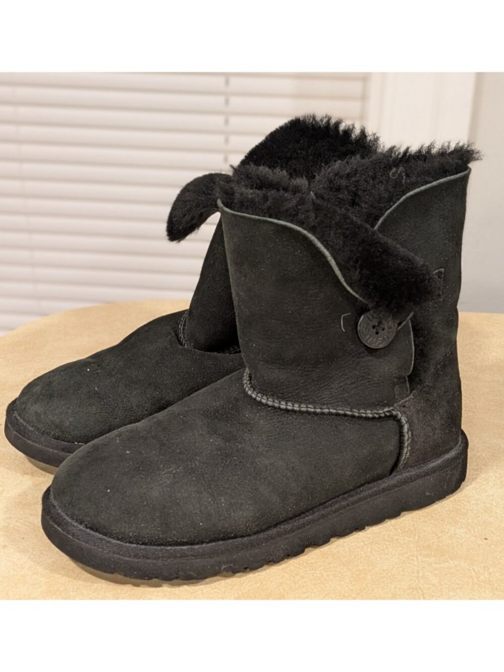 Ugg Bailey Button II Water Resistant Genuine Shearling Boot Women's Size 5